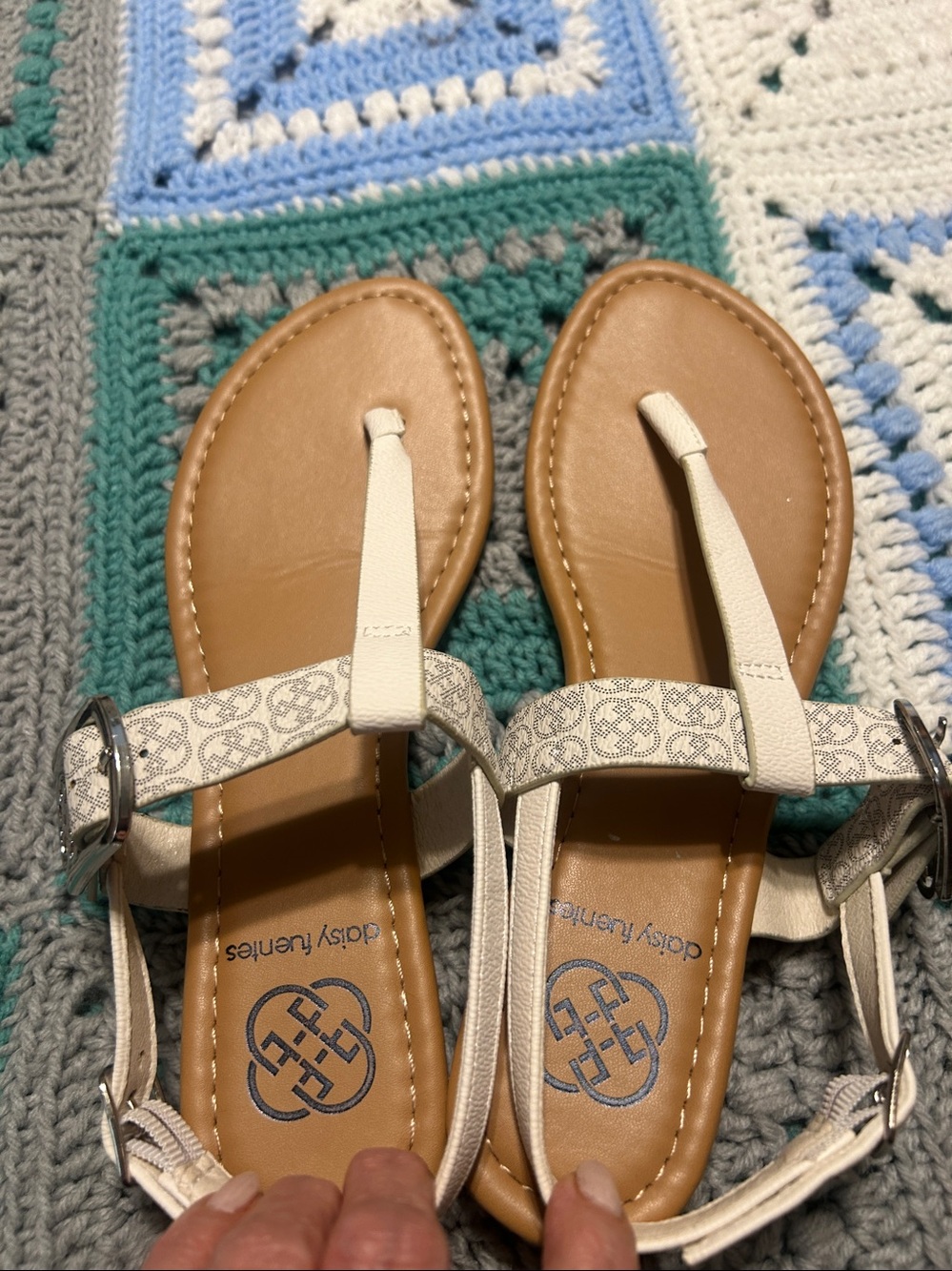 Daisy Fuentes White Textured T-Strap Sandals